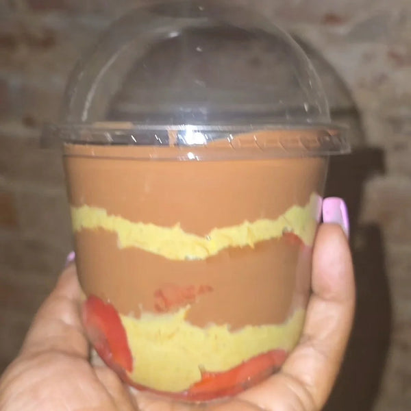 Dubai chocolate strawberry cups with pistachio filling